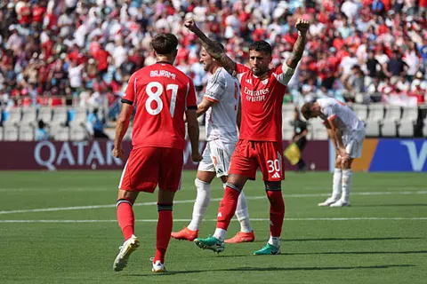 ينتظر الترجي أو تشيلسي.. موعد مباراة بنفيكا في دور الـ16 بكأس العالم للأندية 2025